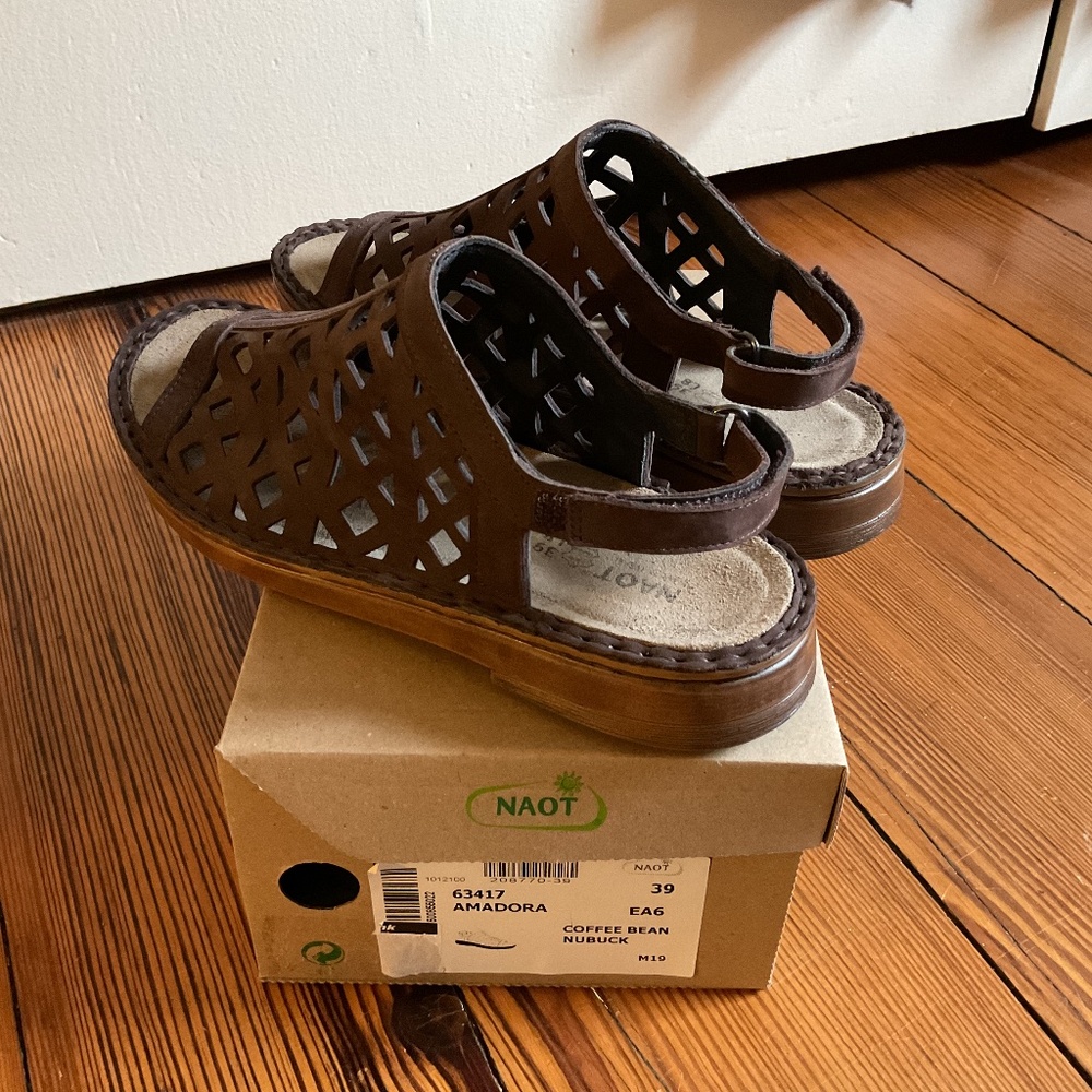NAOT Amadora sandal sz 39